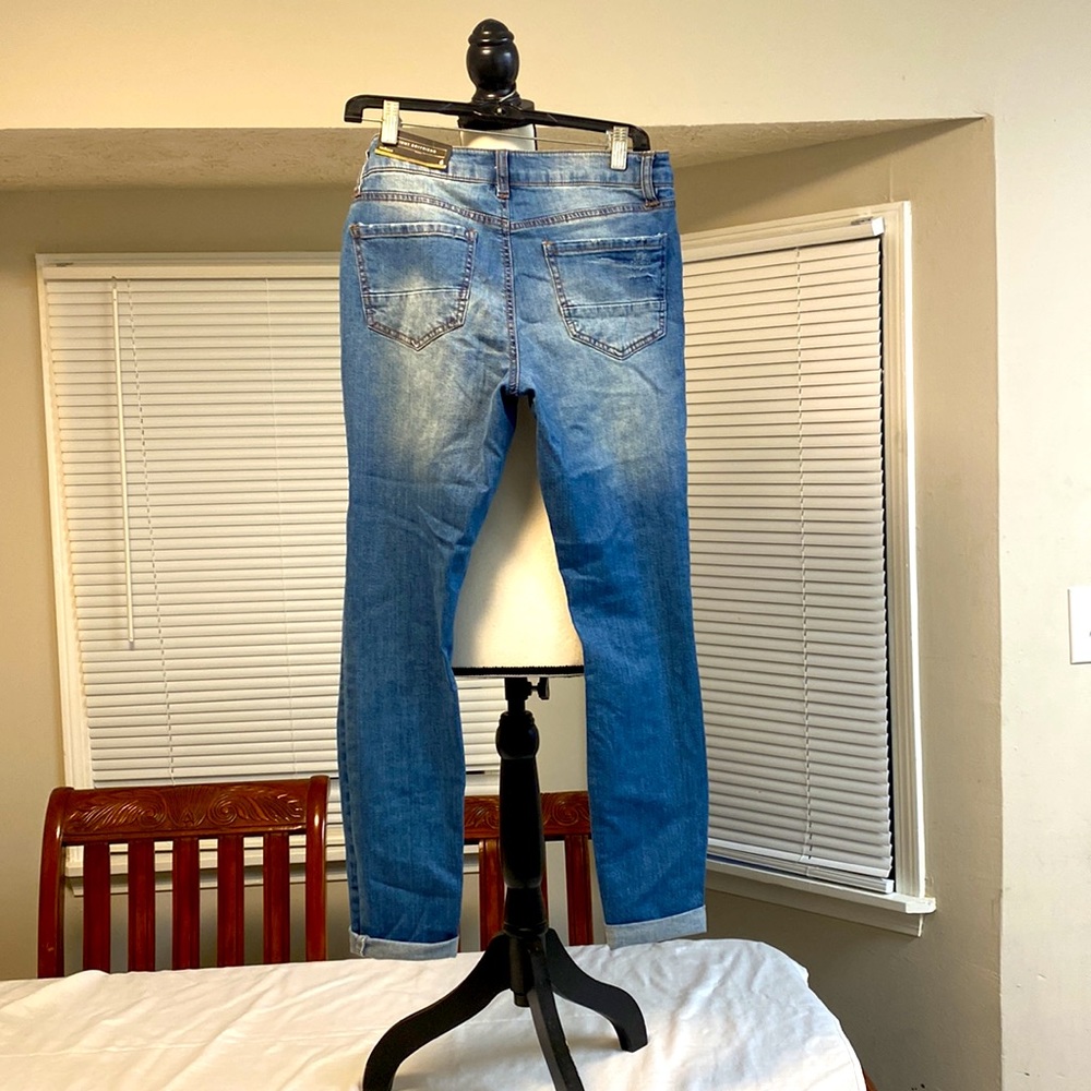 Refuge Boyfriend Distressed Jeans NWT - Picture 2 of 16